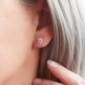 925 Ayar Gümüş Mor Taşlı Minimal Lotus Küpe thumbnail 4