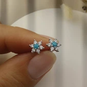 925 Ayar Gümüş Turkuaz Taşlı Minimal Lotus Küpe thumbnail 2