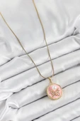 HEYF 316L Çelik Zincir Zirkon Taşlı Pembe Sanatsal Portre İnci Detaylı Kelebek Model Gold Renk Kadın Kolye thumbnail 2
