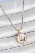 HEYF 316L Çelik Gold Renk Zincir Pembe Mineli İncili Çiçek İşlemeli Portre Model Kadın Kolye thumbnail 1