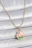 HEYF 316L Çelik Gold Renk Zincir Pembe Çiçek İşlemeli İnci Detay Portre Model Kadın Kolye thumbnail 1