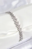 HEYF Pirinç Zirkon Taşlı Sıralı Ok Model Gümüş Renk Kadın Bileklik thumbnail 1
