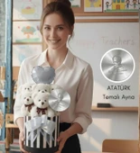 Öğretmen'e Hediye: Atatürk Temalı Aynalı Çizgili Premium Kutuda, Kalpli Balonlu 6’lı Beyaz Ayıcık Buketi-24 Kasım Öğretmenler Günü Hediyesi thumbnail 1