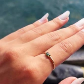 Gümüş Yüzük - 0.30Karat Oval Swarovski Zümrüt Yeşili 925 Ayar Gümüş Yüzük-Tektaş Minimal Gümüş Yüzük - 9