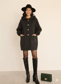 Kadın Oversize Bol Kesim Diz Üstü Siyah Kaban Büyük Cepli Yünlü Kumaş Kapüşon Detaylı thumbnail 1
