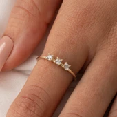 Gümüş Yüzük - Swarovski Tria Taşlı Modern Tasarım 925 Ayar Gümüş Yüzük - 1