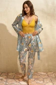 Amora Secret Saten Çiçek Baskılı Sabahlık Balensiz Desteksiz Dolgusuz Dantelli Bralet Sütyen ve Pantolon Pijama 3'lü Tak - 1