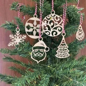 6 Parça Kırmızı Beyaz İpli Noel Babalı ve Kar Tanesi Model Ahşap Yılbaşı Ağaç Süsü (5365) thumbnail 1