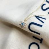 Gümüş Kolye - Ortası Firuze (Turkuaz) Taşlı Çiçek Tasarımlı Nano Has Taşlı 925 Ayar Gümüş Kolye - 4