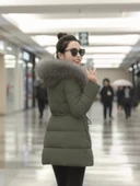 Kışlık Orta Boy Kapüşonlu Kürklü Şişme Mont thumbnail 4