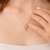 Altın Kolye - Üçgen Tasarımı Pırlanta İhtişamı Modern Tarz 14 Ayar Altın Kolye thumbnail 5