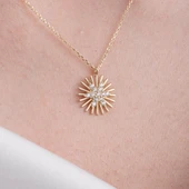 Altın Kolye - Aşk Pusulası Tarz Taşlı Modern Tasarım 14 Ayar Altın Kolye - Aşk Pusulası Şans Kolyesi - 2