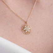 Altın Kolye - Aşk Pusulası Tarz Taşlı Modern Tasarım 14 Ayar Altın Kolye - Aşk Pusulası Şans Kolyesi - 1