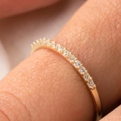 Yarım Tur Altın Yüzük - 14 Ayar Altın 0.25 Karat Zirkon Taşlı Yarım Tur Minimal Yüzük - 12