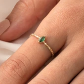 Tektaş Altın Yüzük - 14 Ayar Altın Markiz Zümrüt Taşlı Minimal Tek Taş Yüzük - 4