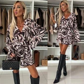 Kadın Salaş Kol Kruvaze Yaka Zebra Desen şort Tulum thumbnail 2