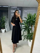 Kadın Kısa Kollu Bisiklet Yaka Fiyonk Broşlu Midi Janjan Krep Elbise thumbnail 1