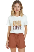 Kadın Beyaz Relaxed Fit %100 Pamuk Tişört – ONE LOVE Tipografi & Mozaik Baskılı thumbnail 1