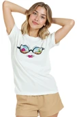 Kadın Beyaz Relaxed Fit %100 Pamuk Tişört – Güneşli Plaj & Gözlük Refleksi Baskılı thumbnail 6