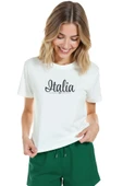 Kadın Beyaz Relaxed Fit %100 Pamuk Tişört – ITALIA Script & Mini Bayrak Baskılı thumbnail 3