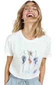 Kadın Beyaz Relaxed Fit %100 Pamuk Tişört – Suluboya Çiçekler & İnce Mürekkep Eskiz Baskılı thumbnail 5