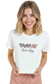 Kadın Beyaz Relaxed Fit %100 Pamuk Tişört – Kalp Sıralı & ''Choose Happy'' Baskılı thumbnail 4