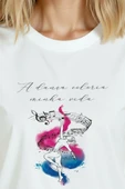 Kadın Beyaz Relaxed Fit %100 Pamuk Tişört – Suluboya Dansçı & Müzik İllüstrasyonlu thumbnail 7