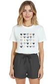 Kadın Beyaz Relaxed Fit %100 Pamuk Tişört – Karakalem & Altın Kalpler Düzeni Baskılı thumbnail 1