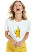 Kadın Beyaz Relaxed Fit %100 Pamuk Tişört – Pikachu Çizgi Karakter Baskılı thumbnail 5