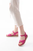 692-564 Fuşya Ortopedik Taban Çapraz Tokalı Kadın Sandalet thumbnail 1