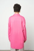 Kadın Düz Renk Tek Cepli Oversize Kesim Gömlek thumbnail 10