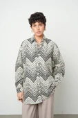 Kadın Siyah-Krem Karışık Desenli Oversize Kesim Gömlek thumbnail 3