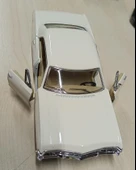 Kinsmart Oyuncak Metal Model Araba 1/36 Çek Bırak 1967 Krem Chevrolet İmpala thumbnail 7