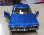Kinsmart Oyuncak Metal Model Araba 1/36 Çek Bırak 1967 Mavi Chevrolet İmpala thumbnail 5