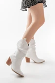 LS-1860 Beyaz Körüklü Kalın Topuklu Günlük Kadın Bot thumbnail 2
