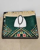 Erkekler için Seccade Takke Tesbih Hediyelik Seti –Kilim Desenli Kadife Astarlı Seccade, 33’lü Erkek Tesbihi, Takke ve Özel Kutu thumbnail 11