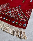 Erkekler için Seccade Takke Tesbih Hediyelik Seti –Kilim Desenli Kadife Astarlı Seccade, 33’lü Erkek Tesbihi, Takke ve Özel Kutu thumbnail 1