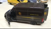 Kinsmart Oyuncak Metal Model Araba 1/36 Çek Bırak Mercedes Benz UPS Kargo Aracı thumbnail 6