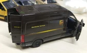 Kinsmart Oyuncak Metal Model Araba 1/36 Çek Bırak Mercedes Benz UPS Kargo Aracı thumbnail 3