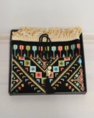 Hediyelik Seccade Tesbih Seti – Kilim Desenli Kadife Astarlı Seccade, Kristal Tesbih ve Özel Kutulu Lüks Hediye Seti thumbnail 9