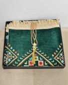 Hediyelik Seccade Tesbih Seti – Kilim Desenli Kadife Astarlı Seccade, Kristal Tesbih ve Özel Kutulu Lüks Hediye Seti thumbnail 2
