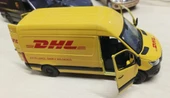 Kinsmart Oyuncak Metal Model Araba 1/36 Çek Bırak Mercedes Benz DHL Kargo Aracı thumbnail 1