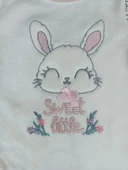 LitaeTrend 0-3 3-6 Ay Minik Tavşan Nakışlı Boydan Çıtçıt Kapamalı Kız Erkek Bebek Tulumu Ekru thumbnail 7