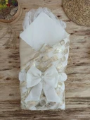 LitaeTrend Yenidoğan İzmir İncisi Tül İşlemeli Pamuklu Fiyonklu Kundaklı Lüks 3lü Alt Açma Seti Gold thumbnail 4