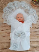 LitaeTrend Yenidoğan Titi Taç Nakışlı Plazma Taşlı Güpürlü Çift Fiyonk Duvaklı Trilüks Kundak Bebek Battaniyesi Gümüş thumbnail 2