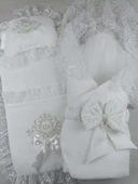 LitaeTrend Yenidoğan Bambu Taç Nakışlı Kundaklı Trilüks 3lü Alt Açma Seti Ekru thumbnail 1