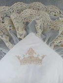 LitaeTrend Yenidoğan Saray Kadife Taç Nakışlı İnci Fiyonklu Çift Dantel Duvak Trilüks Kundak Bebek Battaniyesi Vizon-gol thumbnail 5