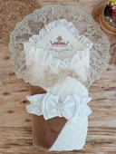 LitaeTrend Yenidoğan Wool Yün Kumaş Taç Nakışlı Güpür Duvaklı Fiyonk Prizma Taş Unisex Kundak Bebek Battaniyesi Kahveren thumbnail 1