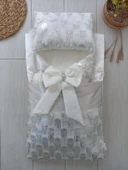 LitaeTrend Yenidoğan İzmir İncisi Tül İşlemeli Pamuklu Fiyonklu Kundaklı Lüks 3lü Alt Açma Seti Gümüş thumbnail 2