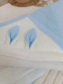 LitaeTrend Yenidoğan 4 Kat Müslin Kumaş Kulaklı Patili Fiyonk Bebek Battaniyesi Kundak Mavi thumbnail 2